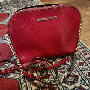 MICHAEL KORS | Red Patent Leather Crossbody with Gold Detail